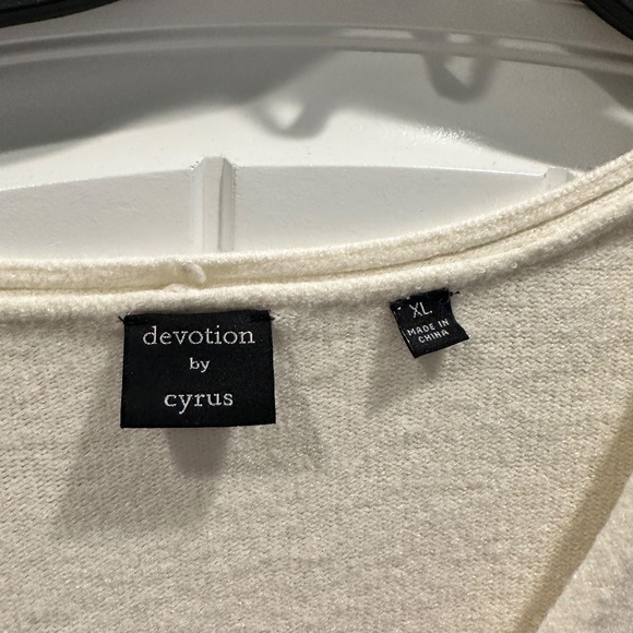 Devotion by Cyrus Cream Colored V Neck Sweater - Picture 3 of 4